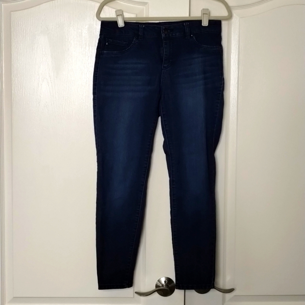 D. Jeans women's size 8 medium wash skinny mid rise jeans